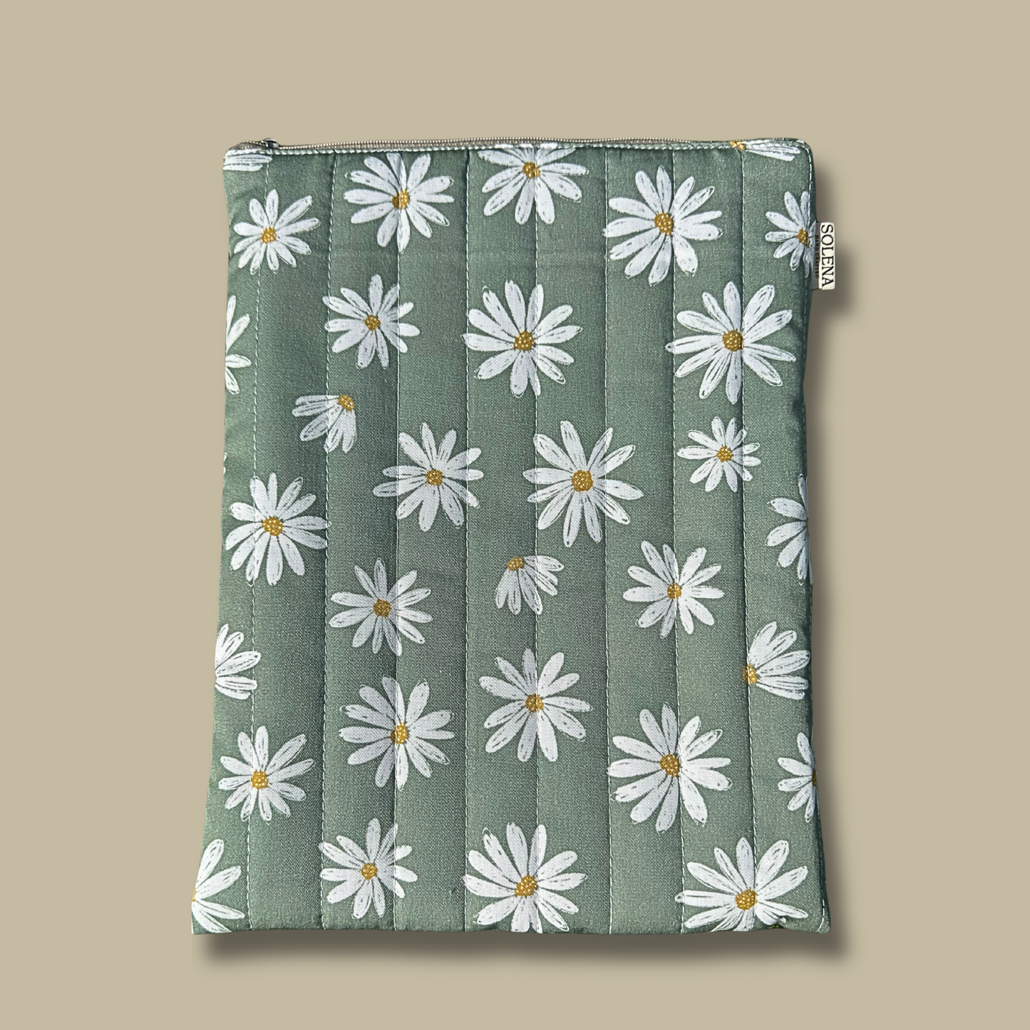 BOOK / IPAD SLEEVE - MATILDA