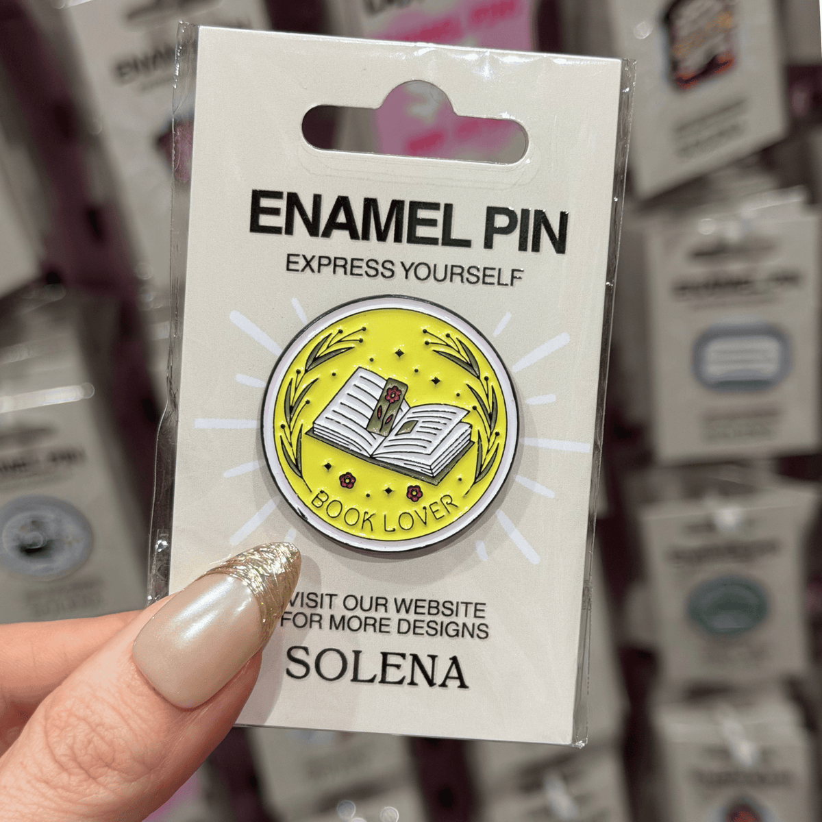BOOK LOVER PIN