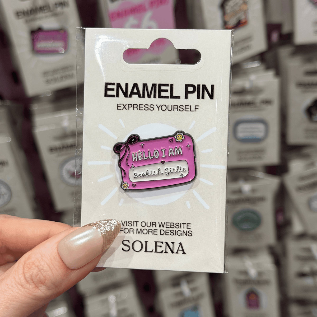 BOOKISH GIRLIE PIN