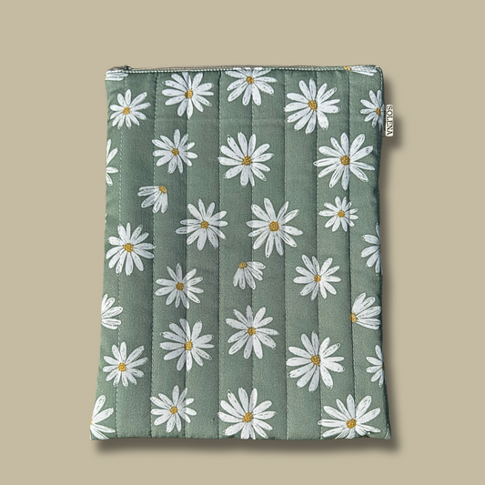 BOOK / IPAD SLEEVE - MATILDA